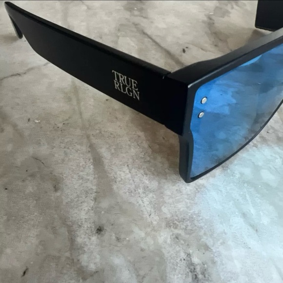 True Religion TRM18001 Black Frame Blue Mirrored Sunglasses NWT - Picture 4 of 4